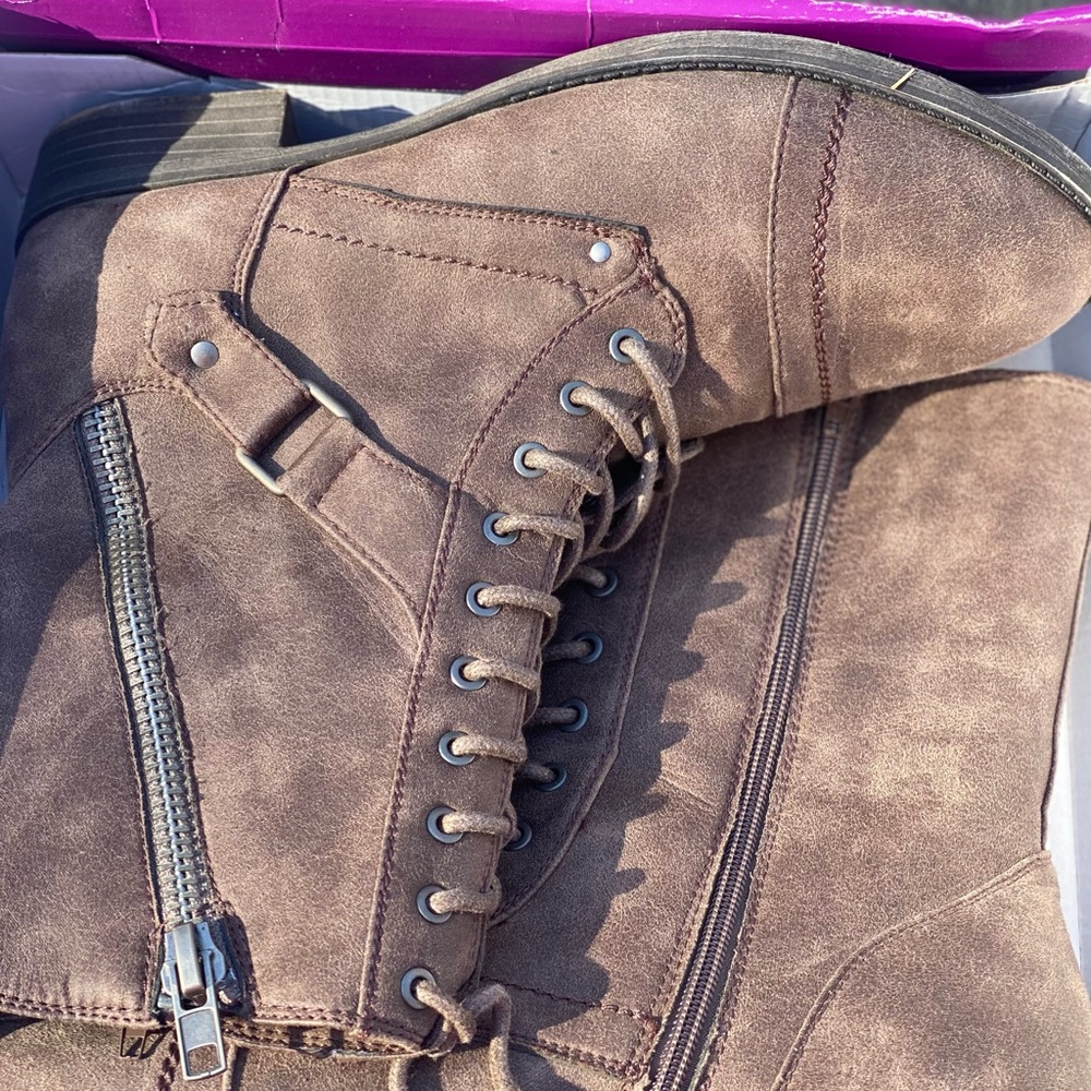 Boots - Picture 6 of 6